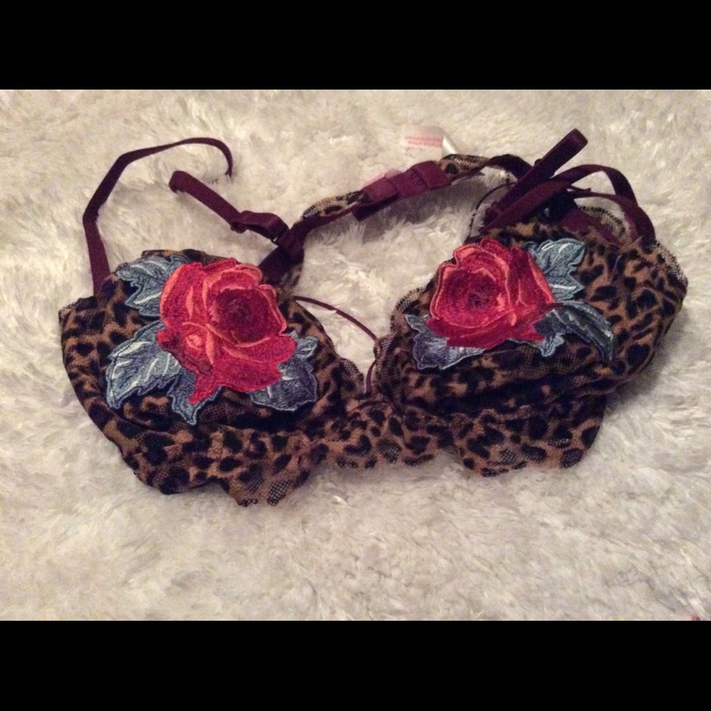 Brand new with tags VS Pink medium bralette